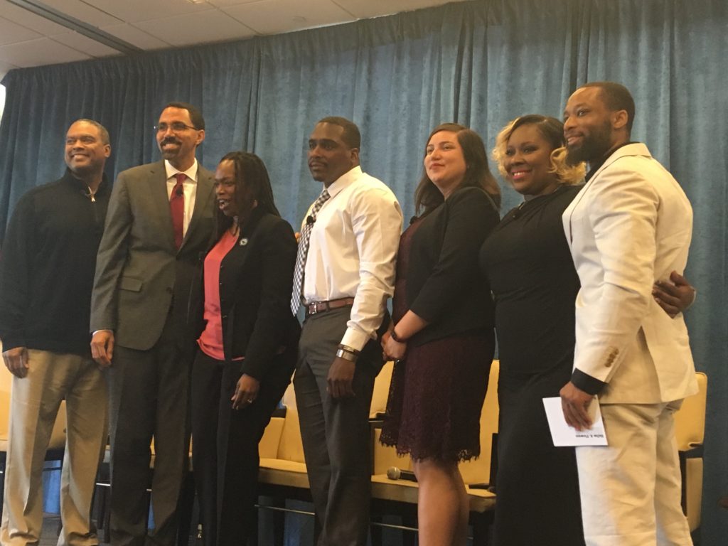 7 people stand in a row